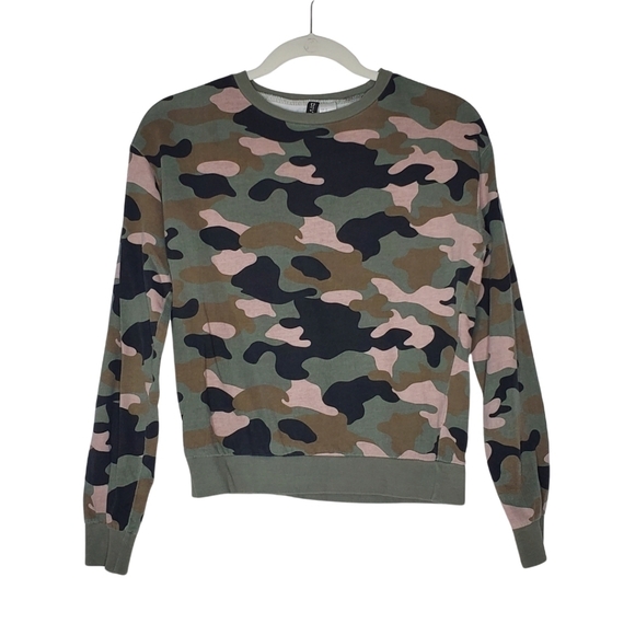 H&M Green Camo Sweatshirt - Picture 2 of 5